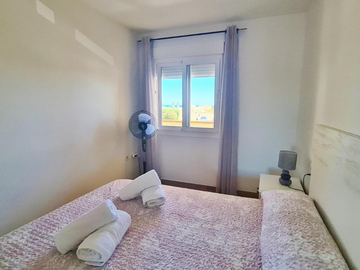 Apartamento con piscina frente al mar. Oliva Nova Esterno foto