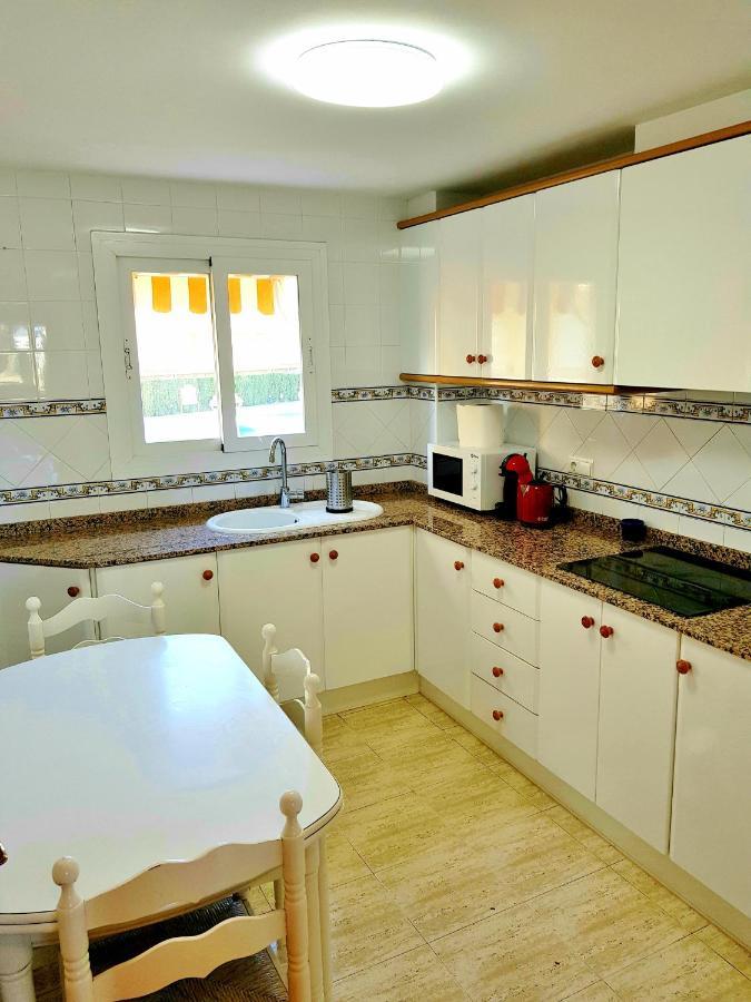 Apartamento con piscina frente al mar. Oliva Nova Esterno foto
