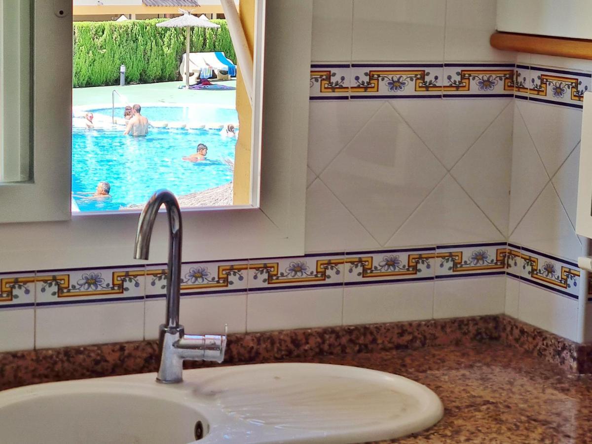 Apartamento con piscina frente al mar. Oliva Nova Esterno foto