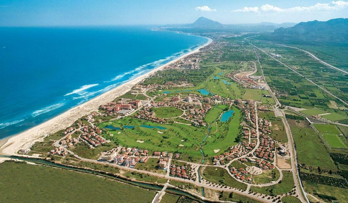 Apartamento con piscina frente al mar. Oliva Nova Esterno foto