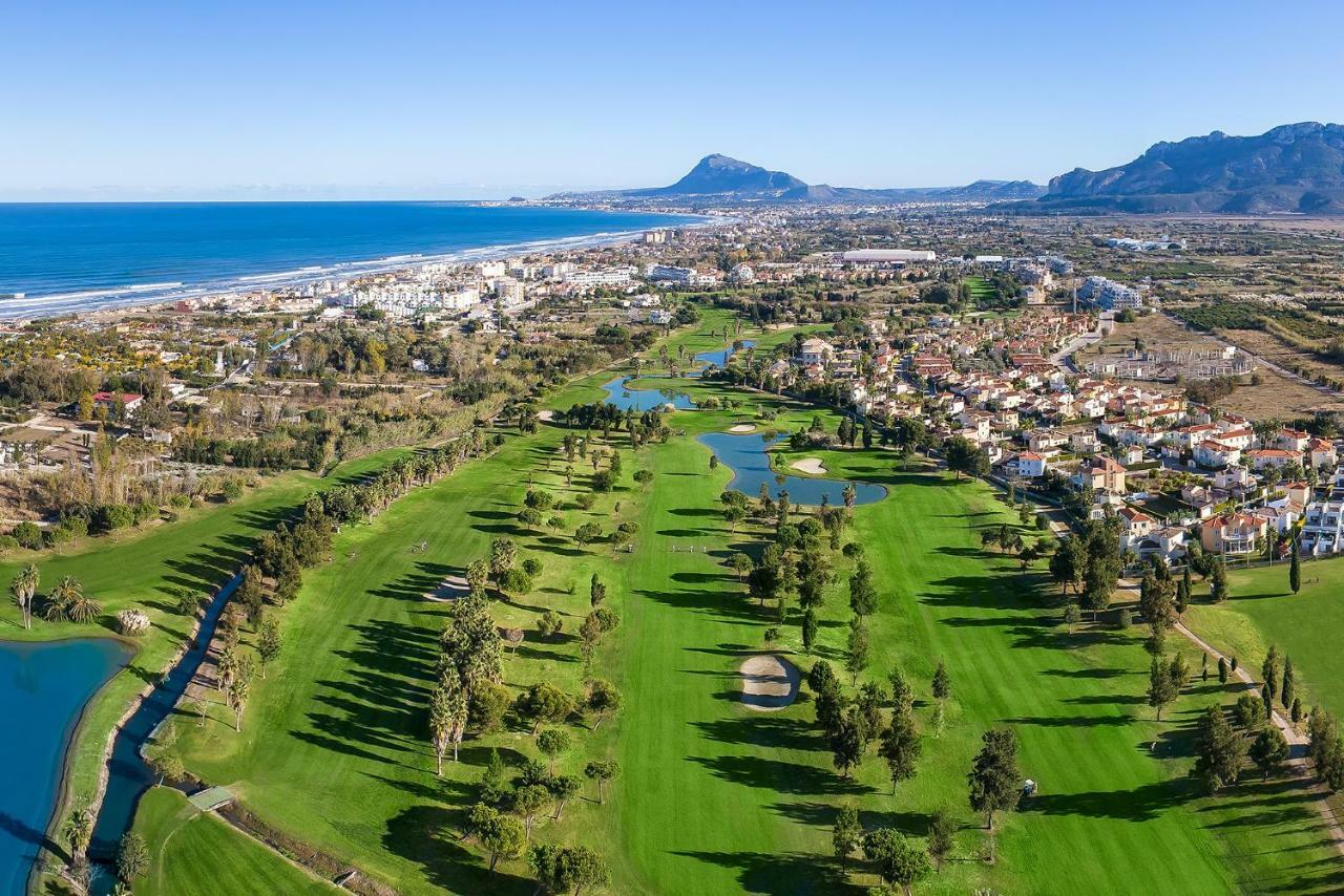 Apartamento con piscina frente al mar. Oliva Nova Esterno foto