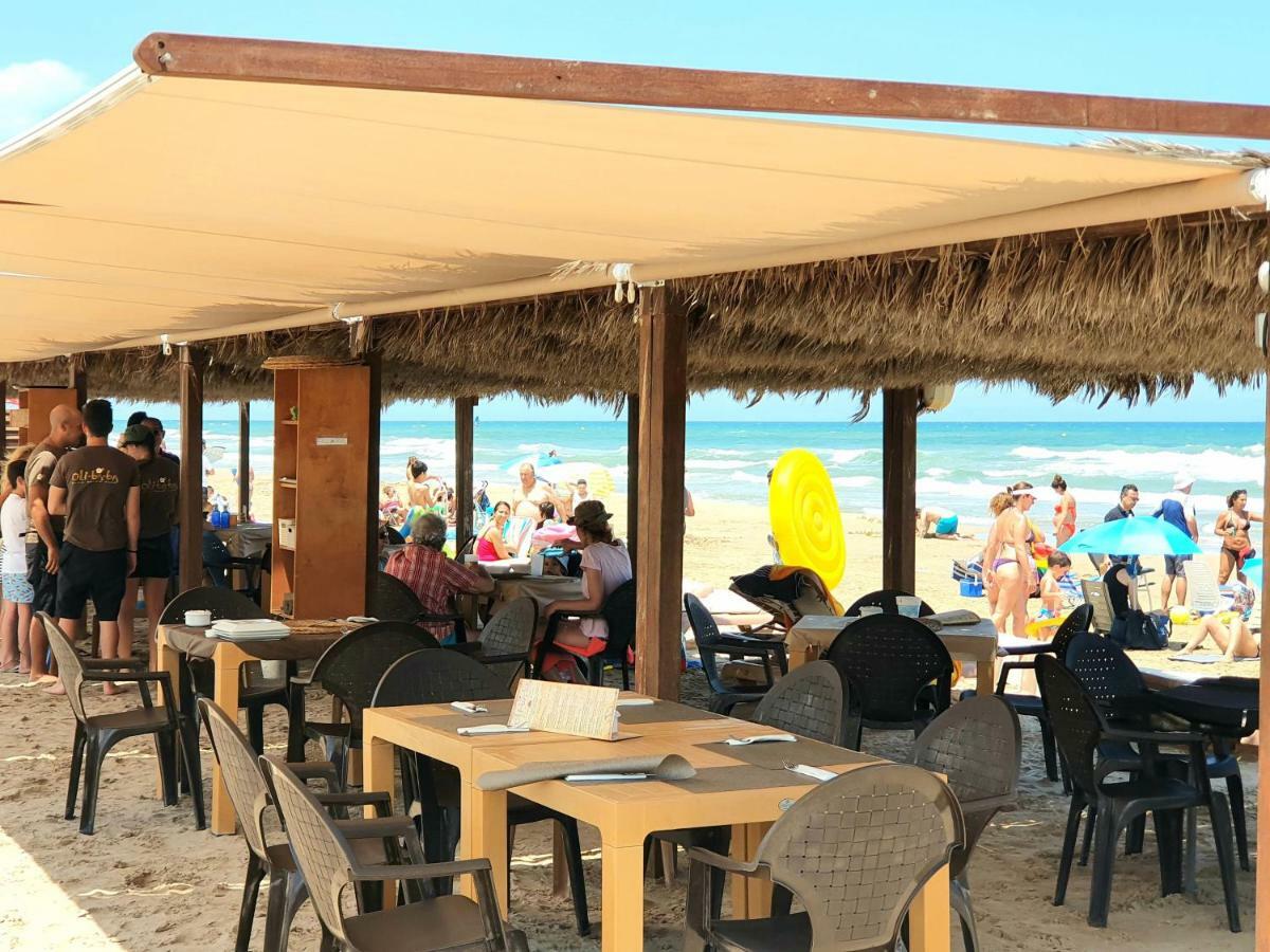 Apartamento con piscina frente al mar. Oliva Nova Esterno foto